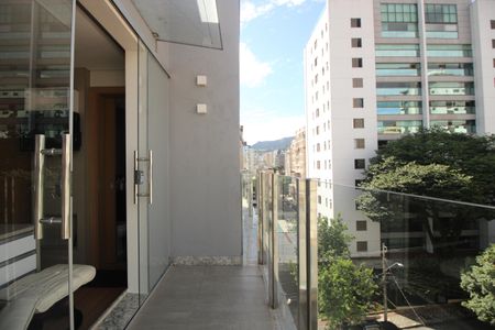 Apartamento à venda com 130m², 2 quartos e 2 vagasVaranda/Sala