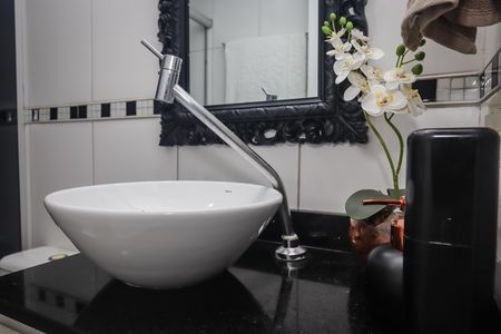 Apartamento à venda com 45m², 2 quartos e 1 vaga Apartamento à venda com 45m², 2 quartos e 1 vagaBanheiro