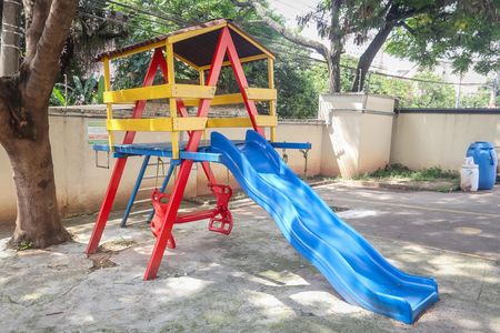 Apartamento à venda com 45m², 2 quartos e 1 vaga Apartamento à venda com 45m², 2 quartos e 1 vagaÁrea comum - Playground