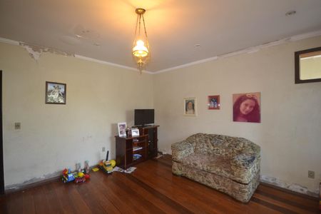 Casa à venda com 450m², 4 quartos e 4 vagasSala