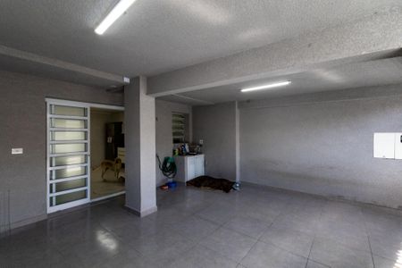 Casa à venda com 200m², 3 quartos e 3 vagasGaragem fundos