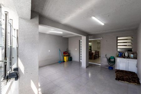 Casa à venda com 200m², 3 quartos e 3 vagasGaragem fundos