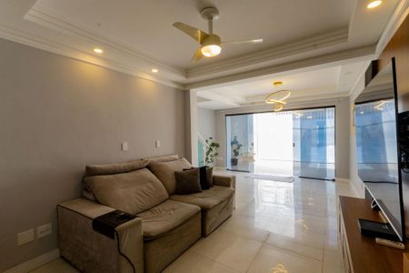 Casa à venda com 200m², 3 quartos e 3 vagasSala de estar