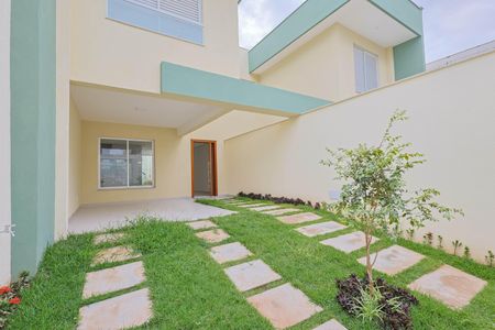 Casa à venda com 160m², 4 quartos e 3 vagas Casa à venda com 160m², 4 quartos e 3 vagasVaranda sala