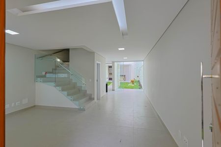 Casa à venda com 160m², 4 quartos e 3 vagas Casa à venda com 160m², 4 quartos e 3 vagasSala