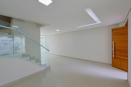 Casa à venda com 160m², 4 quartos e 3 vagas Casa à venda com 160m², 4 quartos e 3 vagasSala