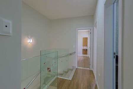 Casa à venda com 160m², 4 quartos e 3 vagas Casa à venda com 160m², 4 quartos e 3 vagasCorredor