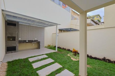Casa à venda com 160m², 4 quartos e 3 vagas Casa à venda com 160m², 4 quartos e 3 vagasChurrasqueira