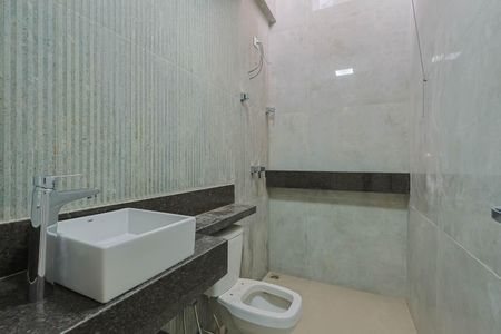 Casa à venda com 160m², 4 quartos e 3 vagas Casa à venda com 160m², 4 quartos e 3 vagasBanheiro