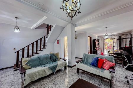 Casa à venda com 210m², 3 quartos e 2 vagasSala