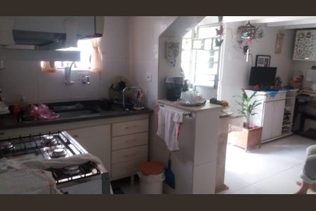 Casa à venda com 230m², 2 quartos e sem vaga