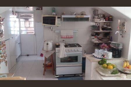 Casa à venda com 230m², 2 quartos e sem vaga