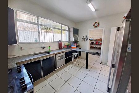 Casa à venda com 325m², 5 quartos e 4 vagas