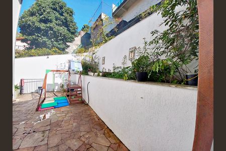 Casa à venda com 325m², 5 quartos e 4 vagas