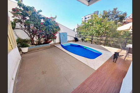 Casa à venda com 325m², 5 quartos e 4 vagas