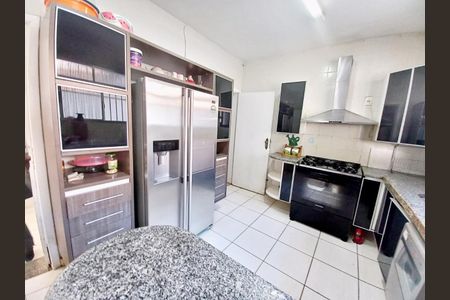 Casa à venda com 325m², 5 quartos e 4 vagas