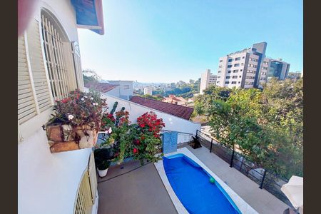 Casa à venda com 325m², 5 quartos e 4 vagas