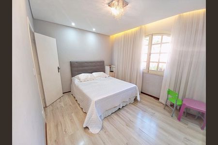 Casa à venda com 325m², 5 quartos e 4 vagas