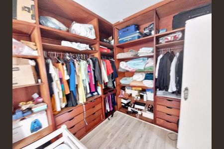 Casa à venda com 325m², 5 quartos e 4 vagas