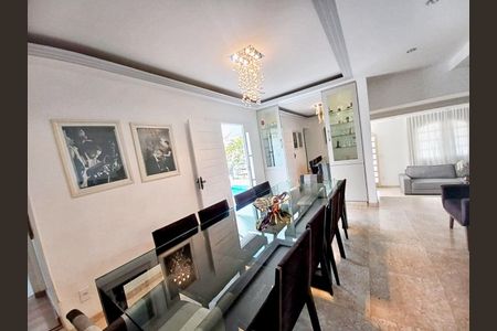 Casa à venda com 325m², 5 quartos e 4 vagas