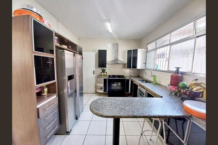 Casa à venda com 325m², 5 quartos e 4 vagas