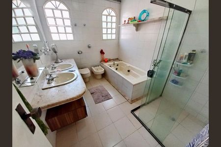 Casa à venda com 325m², 5 quartos e 4 vagas
