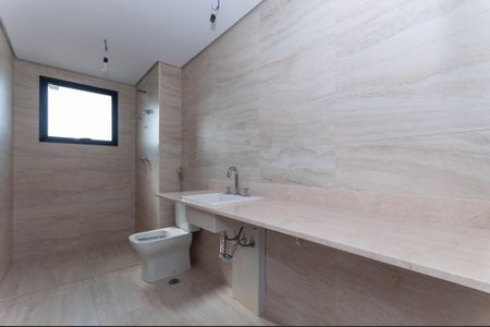 Apartamento à venda com 312m², 3 quartos e 4 vagasBanheiro do quarto 1 Suíte