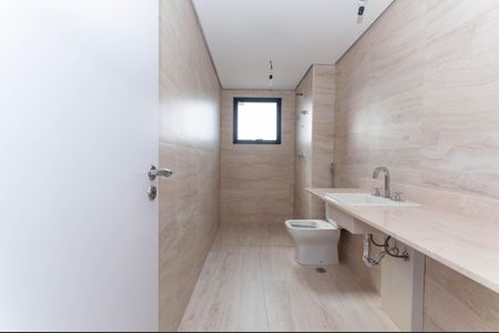 Apartamento à venda com 312m², 3 quartos e 4 vagasBanheiro do quarto 1 Suíte