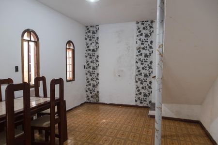 Casa à venda com 170m², 2 quartos e 2 vagasSala