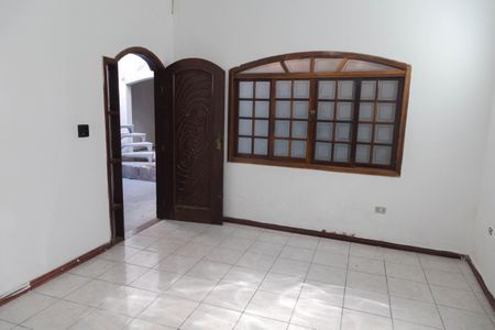 Casa à venda com 170m², 2 quartos e 2 vagasSala