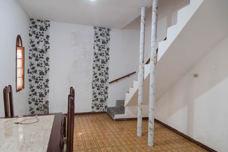 Casa à venda com 170m², 2 quartos e 2 vagasSala