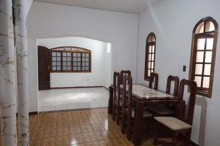 Casa à venda com 170m², 2 quartos e 2 vagasSala