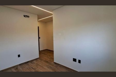 Casa à venda com 177m², 3 quartos e 5 vagas