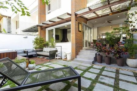 Casa de condomínio à venda com 324m², 4 quartos e 5 vagas