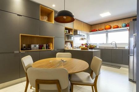 Casa de condomínio à venda com 324m², 4 quartos e 5 vagas