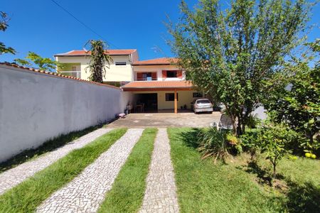 Casa à venda com 170m², 3 quartos e 4 vagas Casa à venda com 170m², 3 quartos e 4 vagasQuintal - Garagem
