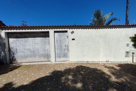 Casa à venda com 170m², 3 quartos e 4 vagas Casa à venda com 170m², 3 quartos e 4 vagasFachada