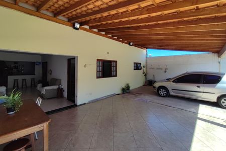 Casa à venda com 170m², 3 quartos e 4 vagas Casa à venda com 170m², 3 quartos e 4 vagasQuintal - Garagem