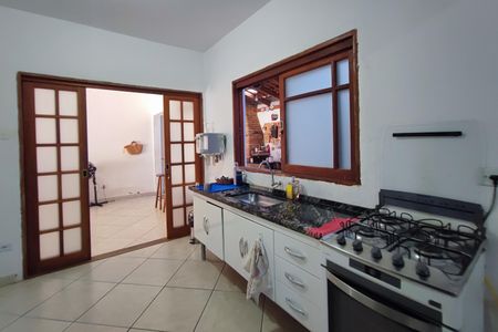 Casa à venda com 170m², 3 quartos e 4 vagas Casa à venda com 170m², 3 quartos e 4 vagasCozinha