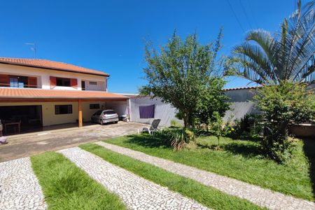Casa à venda com 170m², 3 quartos e 4 vagas Casa à venda com 170m², 3 quartos e 4 vagasQuintal - Garagem