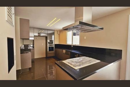 Casa de condomínio à venda com 445m², 4 quartos e 5 vagas