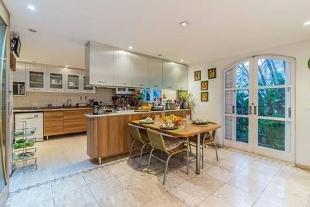 Casa à venda com 430m², 4 quartos e sem vaga