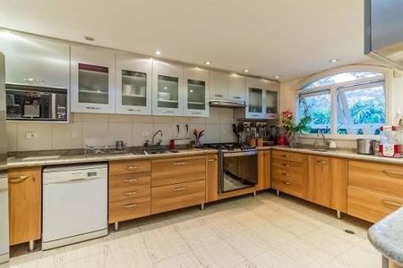 Casa à venda com 430m², 4 quartos e sem vaga