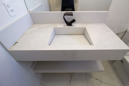 Casa de condomínio para alugar com 300m², 4 quartos e 4 vagasBanheiro da Suíte 3