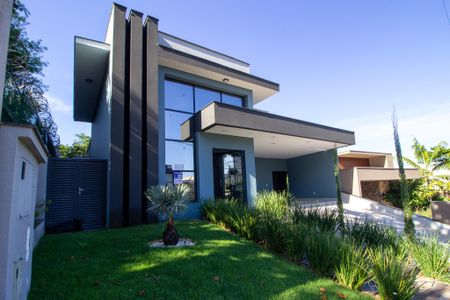 Casa de condomínio para alugar com 300m², 4 quartos e 4 vagasFachada