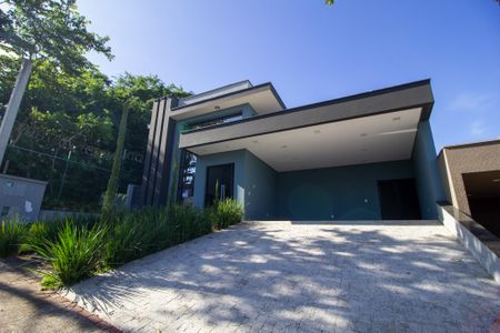 Casa de condomínio para alugar com 300m², 4 quartos e 4 vagasFachada