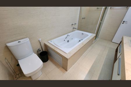 Apartamento para alugar com 360m², 4 quartos e 4 vagasBanheiro da Suíte 1