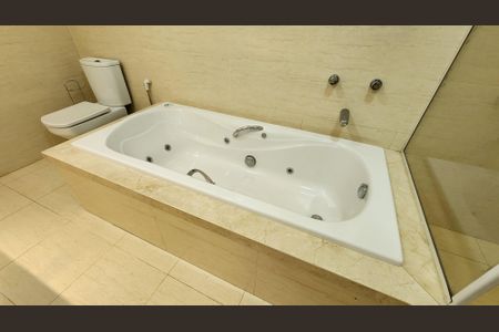 Apartamento para alugar com 360m², 4 quartos e 4 vagasDetalhe do Banheiro da Suíte 1
