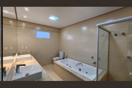 Apartamento para alugar com 360m², 4 quartos e 4 vagasBanheiro da Suíte 1