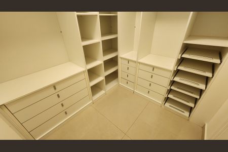 Apartamento para alugar com 360m², 4 quartos e 4 vagasCloset da suíte 1